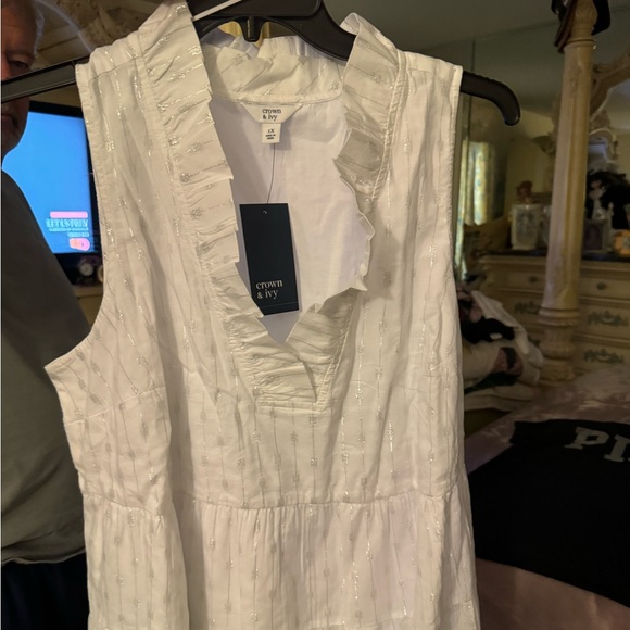 Comfty White Top - Picture 1 of 3